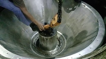 Dismantling basket from shaft continuous centrifugal