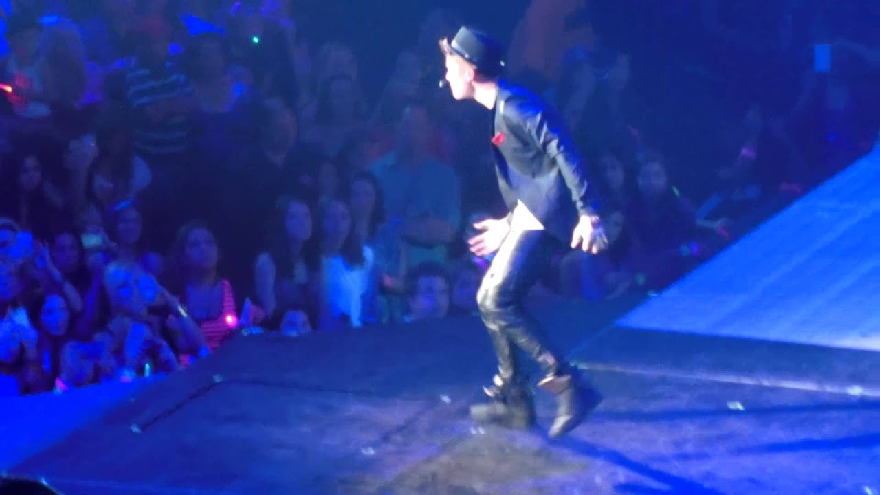 Justin Bieber - She Don't Like the Lights (9/29/12) - Glendale, AZ [HD]