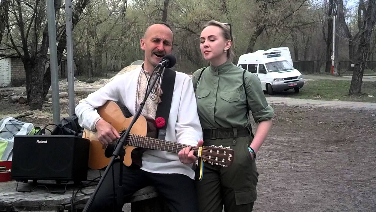 При долине кущ калины