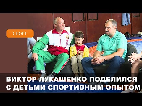 Video: Lukashenko Viktor: txoj haujlwm ntawm Soviet football player thiab tus kws qhia