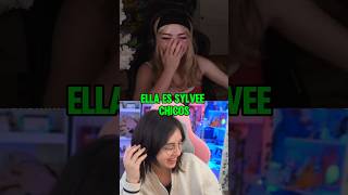 Sylvee olvidó como presentarse en español