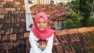 Introducing Yourself by||Regita Cahyani(26)