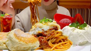 喫茶店で炙りチーズミートソースパスタとびっくりするほどとろとろなパンケーキとクレームダンジュを食べる【スイーツちゃんねるあんみつの食レポ】