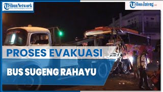 Proses Evakuasi Bus Sugeng Rahayu Kecelakaan Tabrak Benteng Takeshi