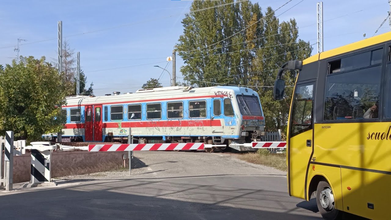 Passaggio a livello | Via Ghiarone, Pieve Saliceto (RE) | EmZe