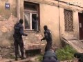 Policija kopā ar ugunsdzēsējiem ielaužas "točkā"