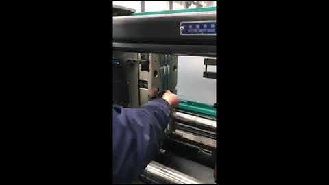 mixed color injection molding machine in the factory testing mold