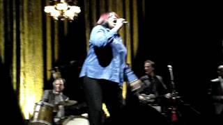 Hugh Laurie - London Concert 2012 - &quot;John Henry&quot; sung by @sistajeanandcb  and the whisky drink