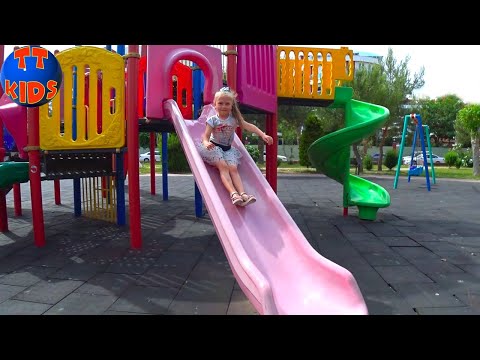 Влог Мой Обычный День на отдыхе - Яркая Детская Площадка Видео для детей