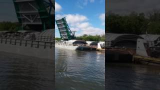 Download Lagu Barge going under bridge on displans river Download Lagu Barge going under bridge on displans river