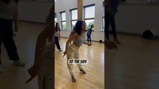 How to do a hip roll in Bachata - TUTORIAL!