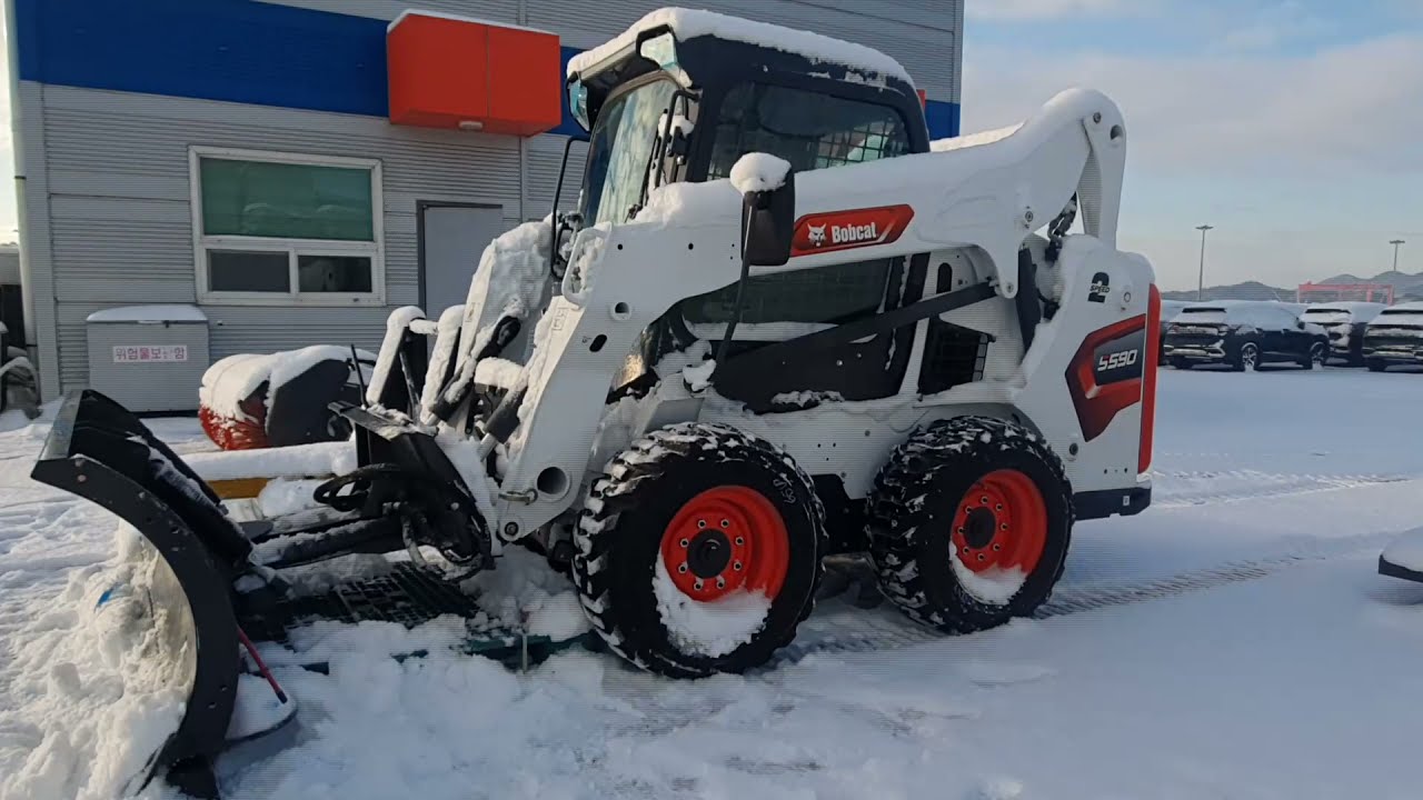 올해 첫눈 스키드로더 제설작업