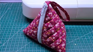 Sewing tutorial! How to sew triangular pouch step-by-step 🖤🌸🌼🏵 #sewinghacks #sew