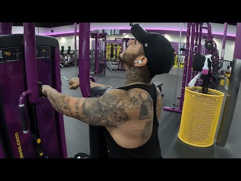 Pull day, some heavy lat pull downs!