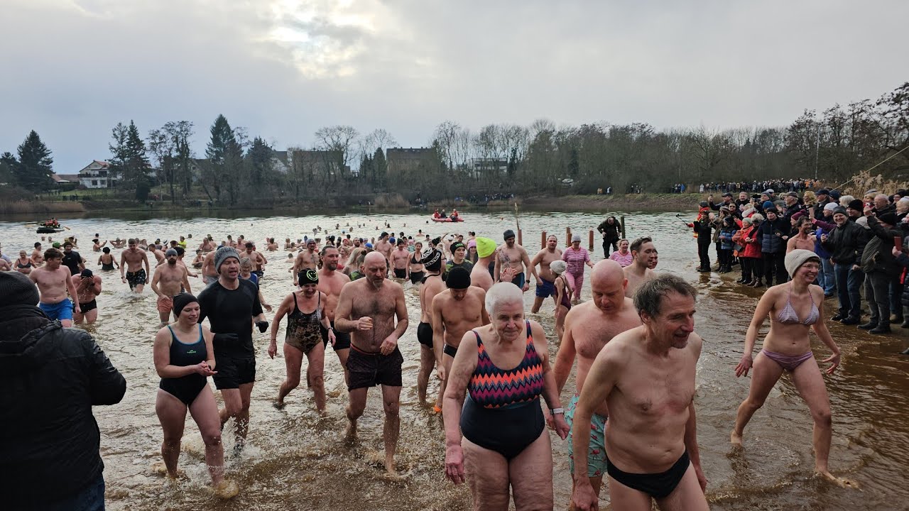 Anbaden im Heidesee in Halle mit 243 Teilnehmern