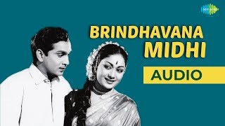 Listen and enjoy this romantic song brindhavana midhi from the movie
missamma.