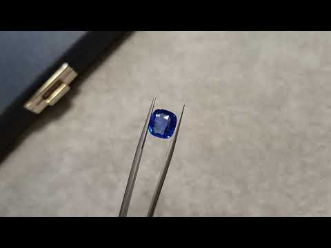 Bright cornflower blue cushion cut sapphire 5.03 ct, Sri Lanka Video  № 2