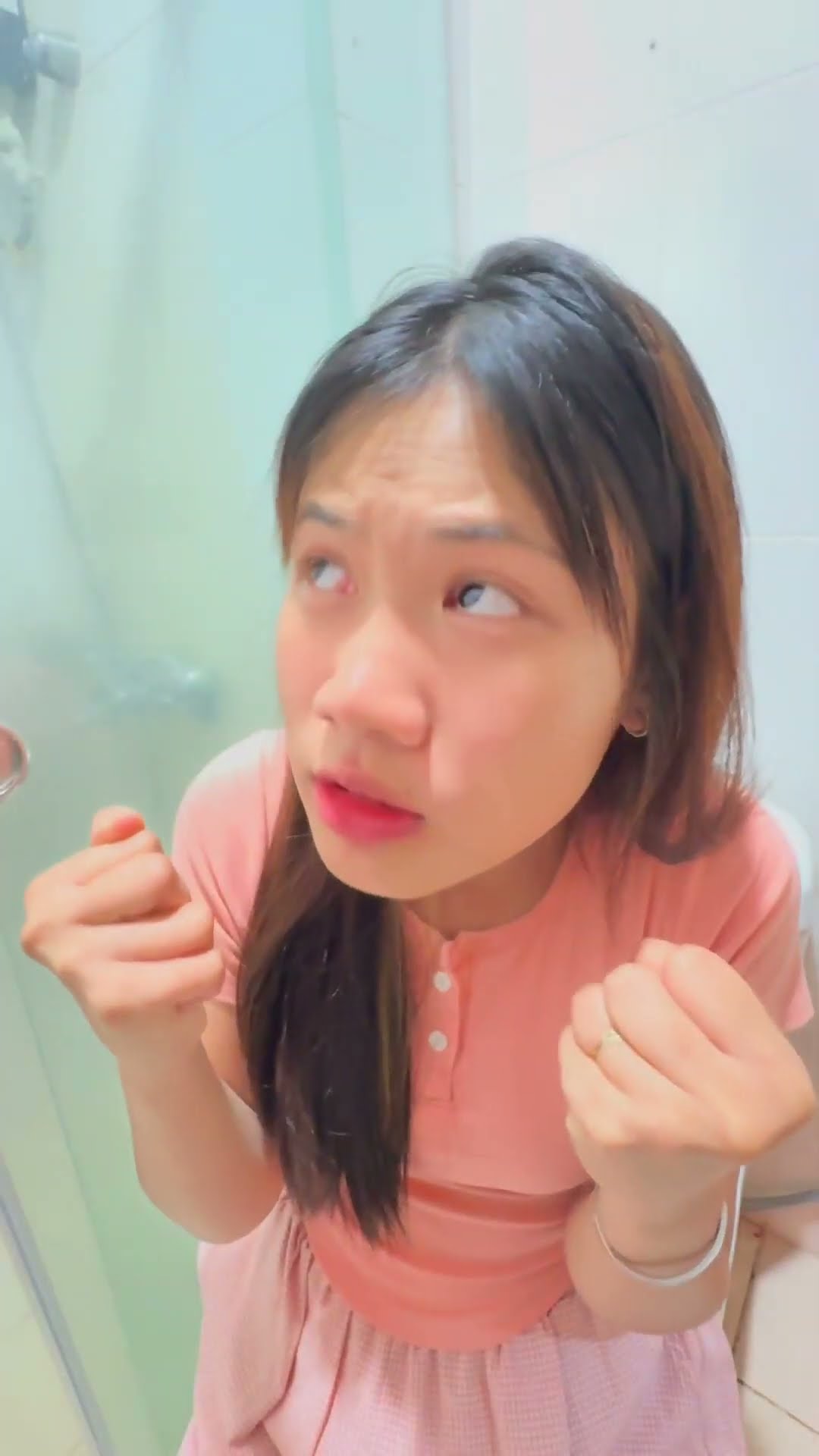 LNF - Anh trai troll em gái trong nhà vệ sinh ? Cover music in toilet ? #shorts