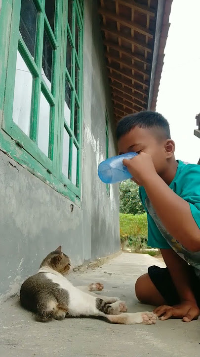mbah dukun baca mantra lucu