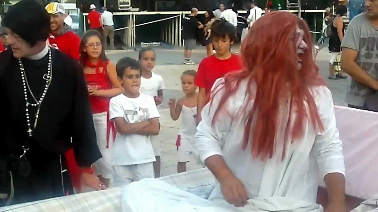 Beriáin 2012 Niña del exorcista (pitillo).mp4
