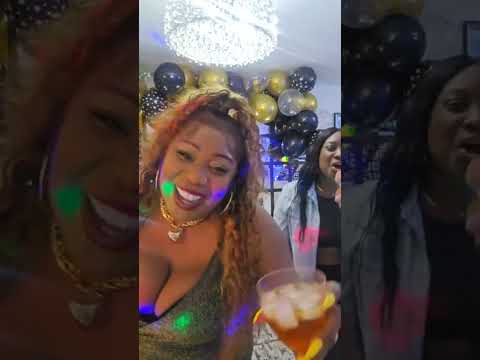 WE HOLDING A VIBES 💃🎵 PARTY NEVER OF TO NICE SO🥳 🎉 ✨️ 😎 WE JUST A ENJOY LIFE 😉 WE INSIDE