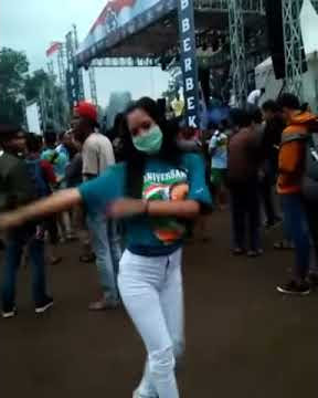 Goyangan cewek acara Aniv CB Berbek Nganjuk bikin melongo lur!!