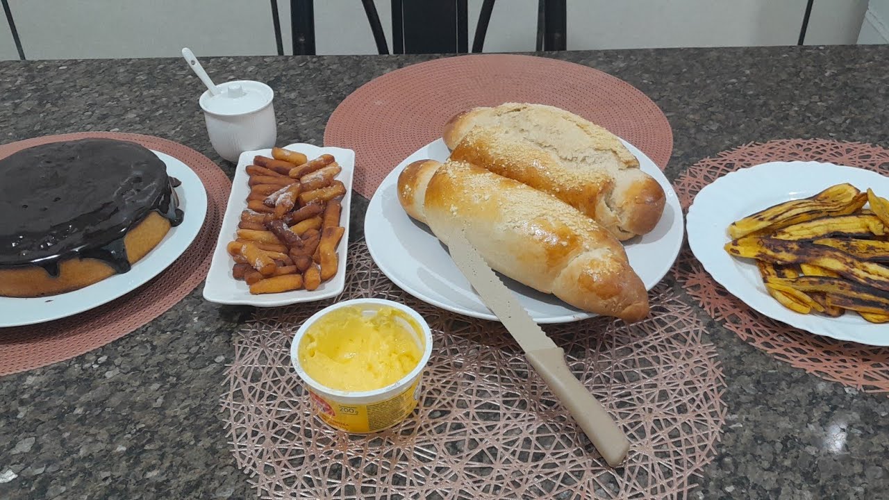 @ fiz bolo e pão churros  +banana  cada de chocolate pra bolo e churros ficou  todo  perfeito 