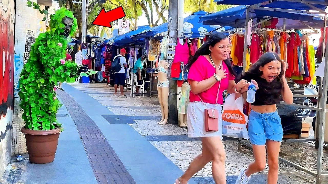 Pegadinha: Homem moita Sustos engraçados na Bahia - Bushman Prank