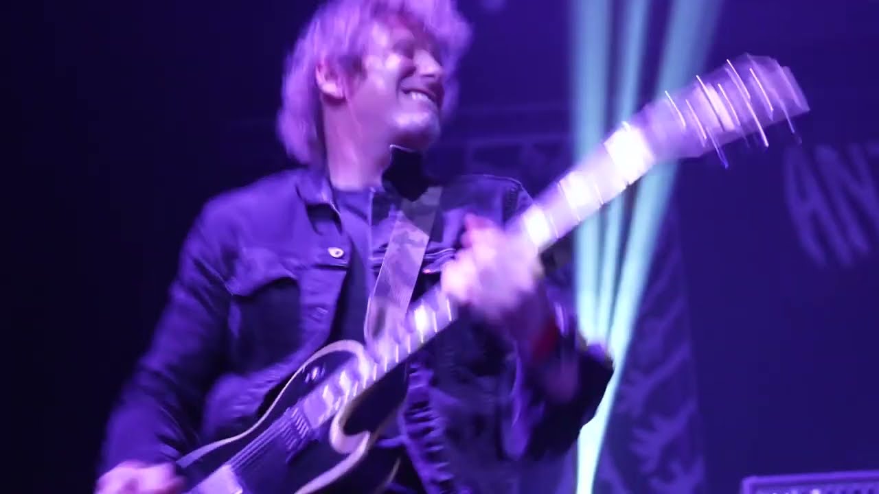 Anthrophobia ''Radio Silence'' (Live from the 40 Years of 'Phobia Celebration) adlı videoyu YouTube'da izle Anthrophobia ''Radio Silence'' (Live from the 40 Years of 'Phobia Celebration) adlı videoyu YouTube'da izle