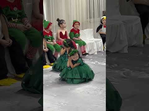 Новогодний танец ёлка первый утренник Shorts новыйгод