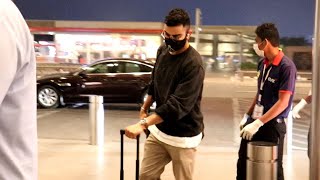 Indian Cricket Team Captain Virat Kohli Dhamakedar Entry With Bodyguard @ Mumbai Airport