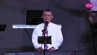 Video thumbnail of "Julio Márquez - Dios de proezas, Dios de milagros eres tú"