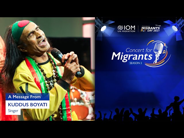 Qorqinchli mushuk porno Doggy uslubidagi yalangoch gozallik