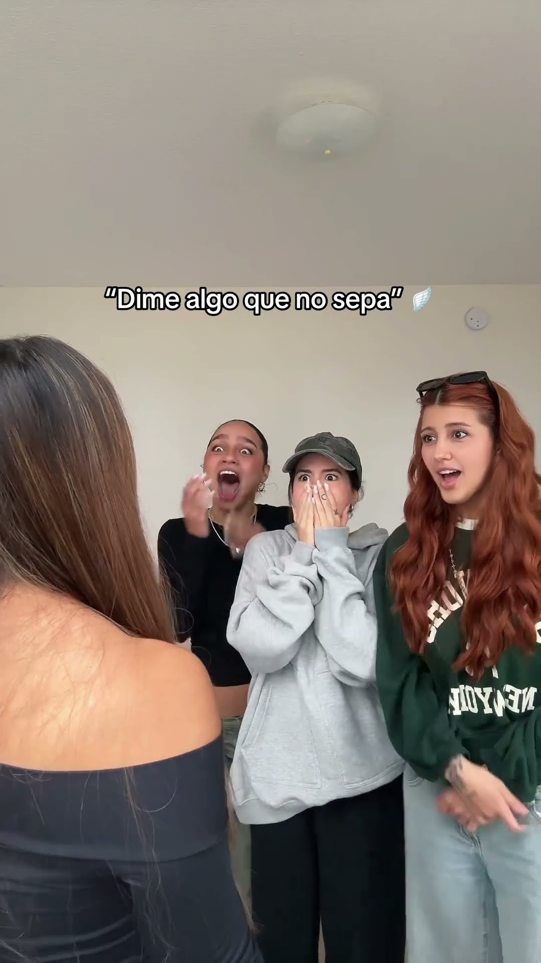 Cómo les gusta el chisme a estas muchachas ??
