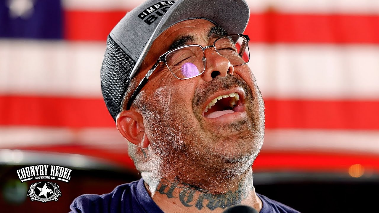 Aaron Lewis sings Patriotic Anthem 'Am I The Only One' (Live Acoustic)