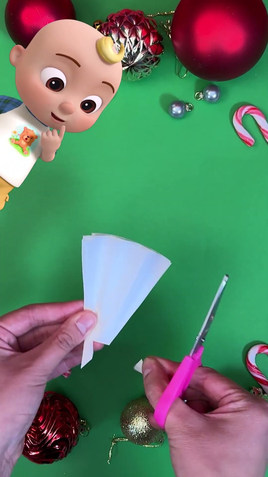 ⛷️Snowflake Crafting JJ! X-MAX Challenge! #cocomelon #shorts #learningvideos