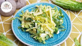 Einfacher Romanasalat mit Apfel und Eigelb-Dressing/ romaine lettuce with apple & egg yolk dressing