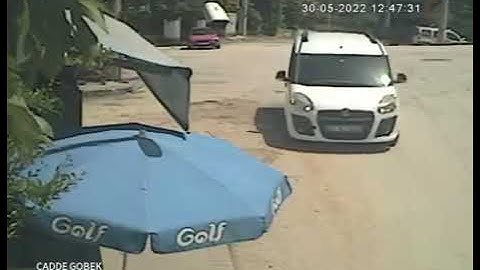 El frenini çekmeyi unuttu...