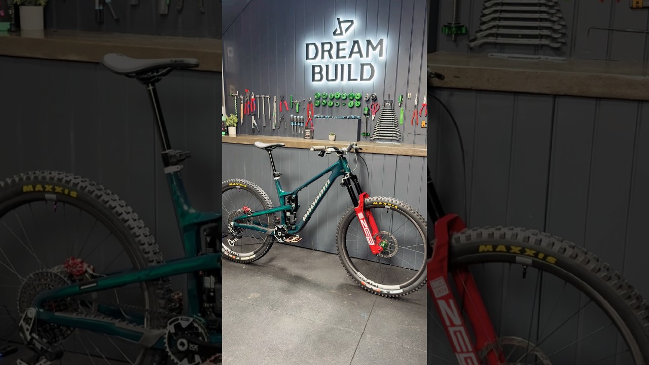 The most advanced MTB Dream Build we have created! What do you think? 🤔 win this bike for £1! 🔗 👇