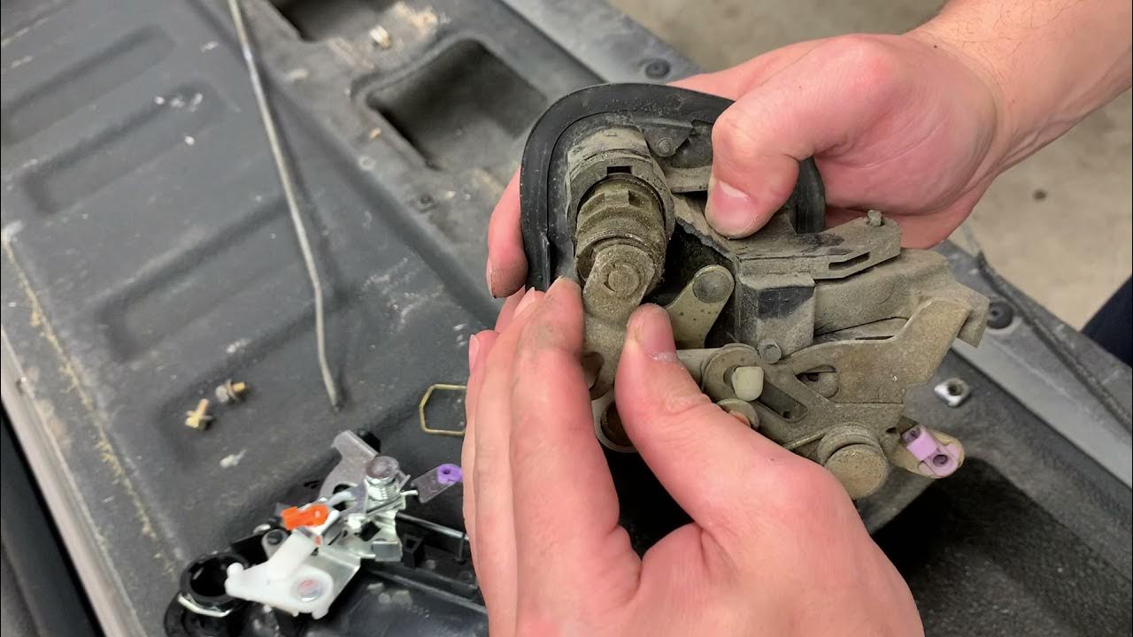 2002 Toyota Tundra tailgate handle replacement! YouTube