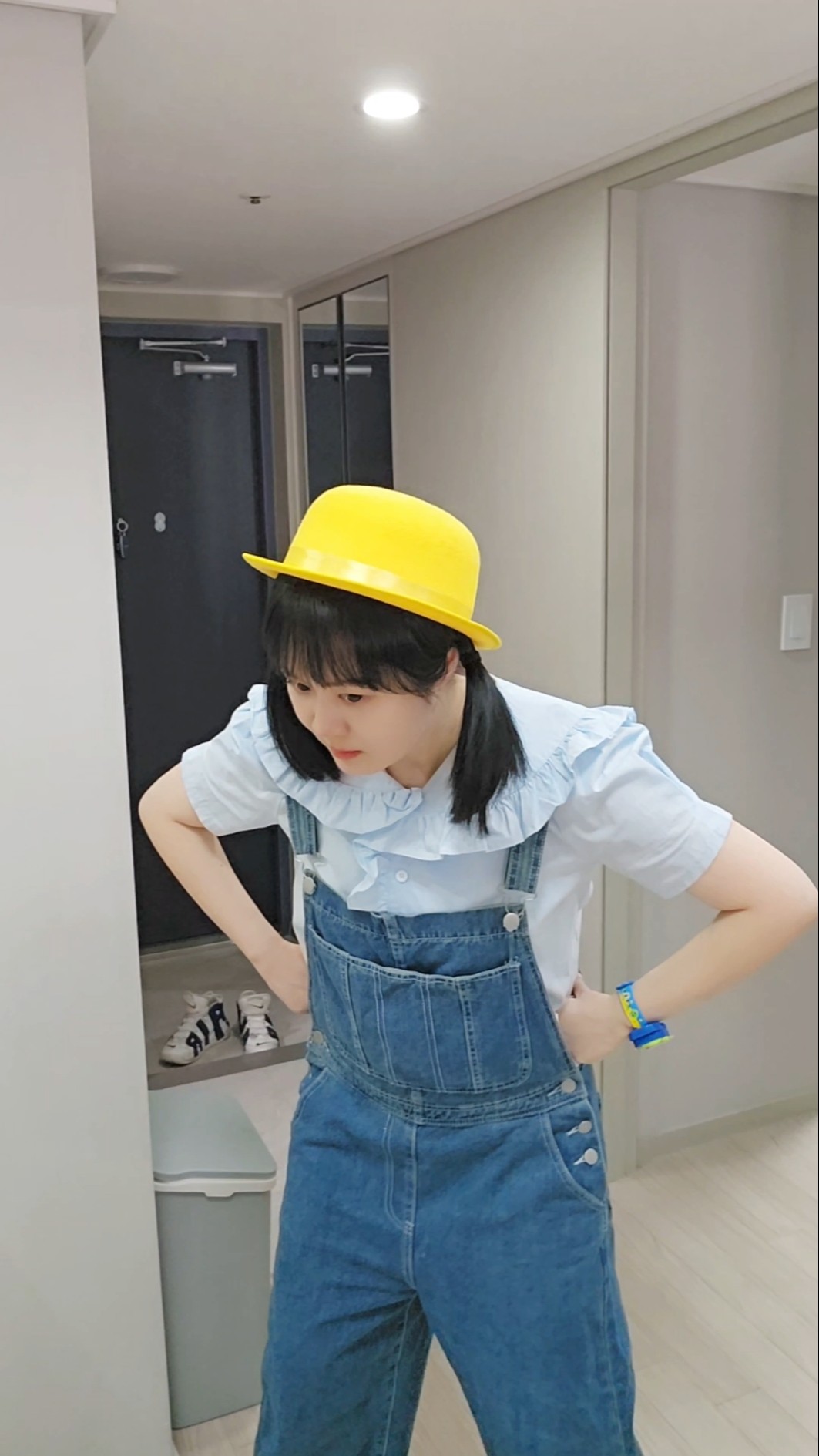 강아지가 먼저 째려봤다??The dog glared at me first#funny #shorts