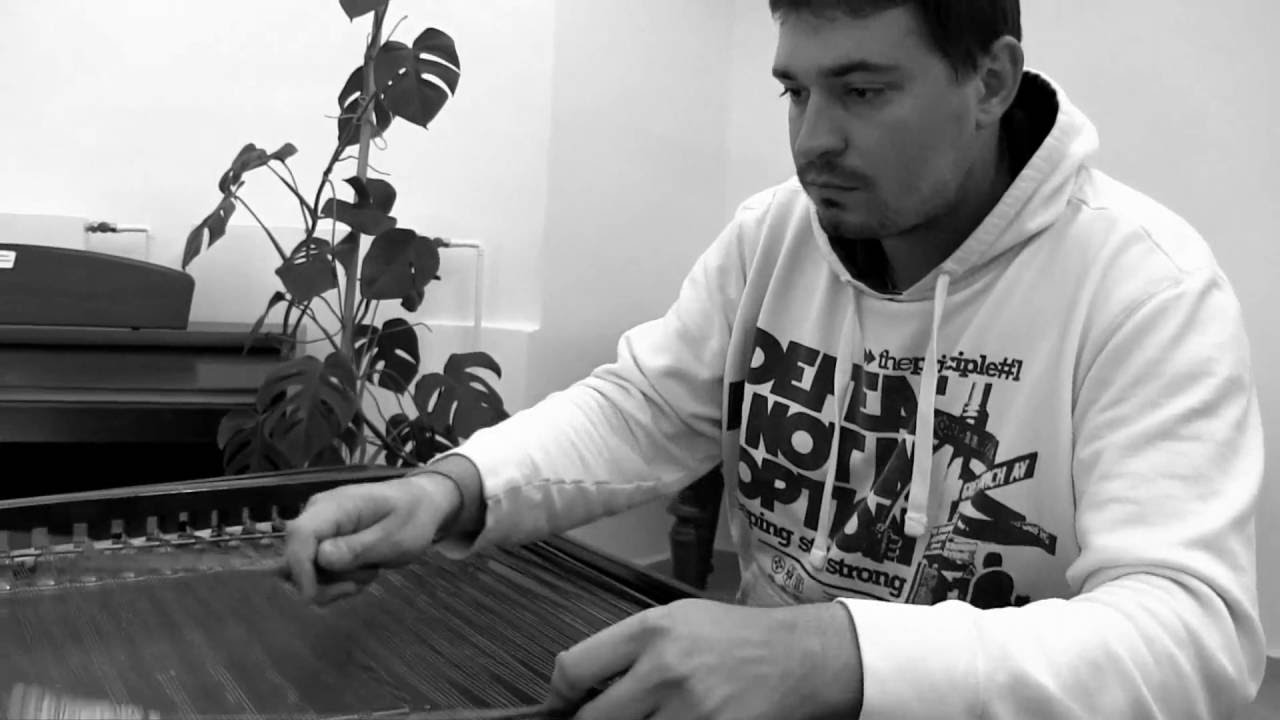 Tak hraje na nástroj jeden z nejlepších cimbalistů na Moravě, umělecký šéf CM Harafica-PETR GABLAS