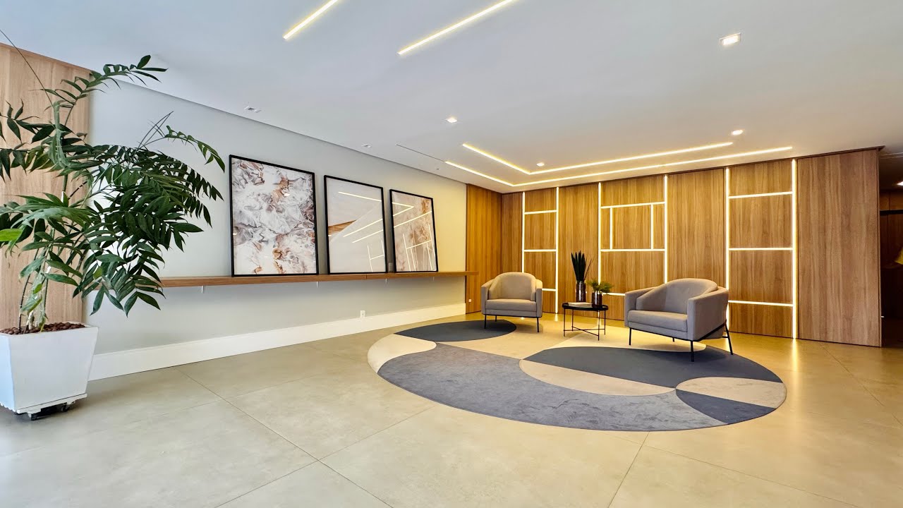 Apartamento à venda no Centro de Florianópolis, com 3 quartos (sendo 1 suíte) e vaga de garagem.