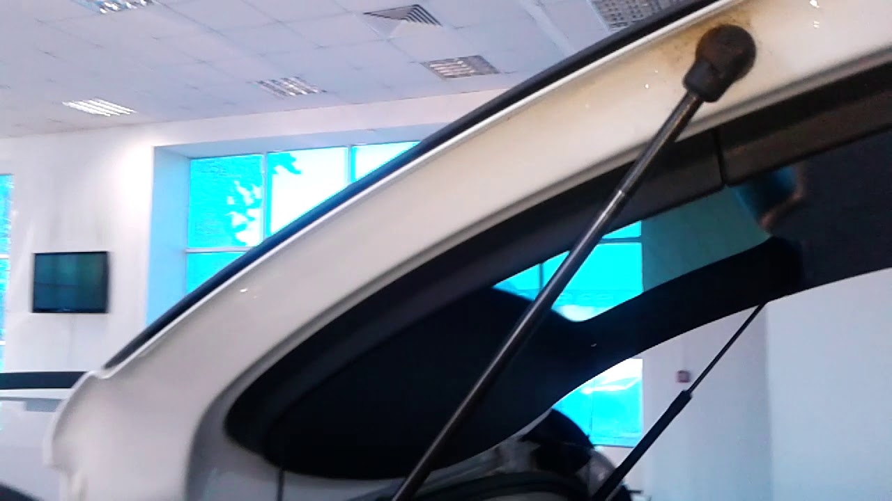 Открыть багажник с брелка
