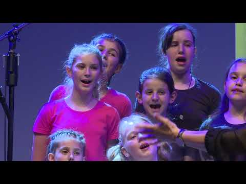 Girotondo intorno al mondo - Coro Piccole Colonne alle Feste Vigiliane