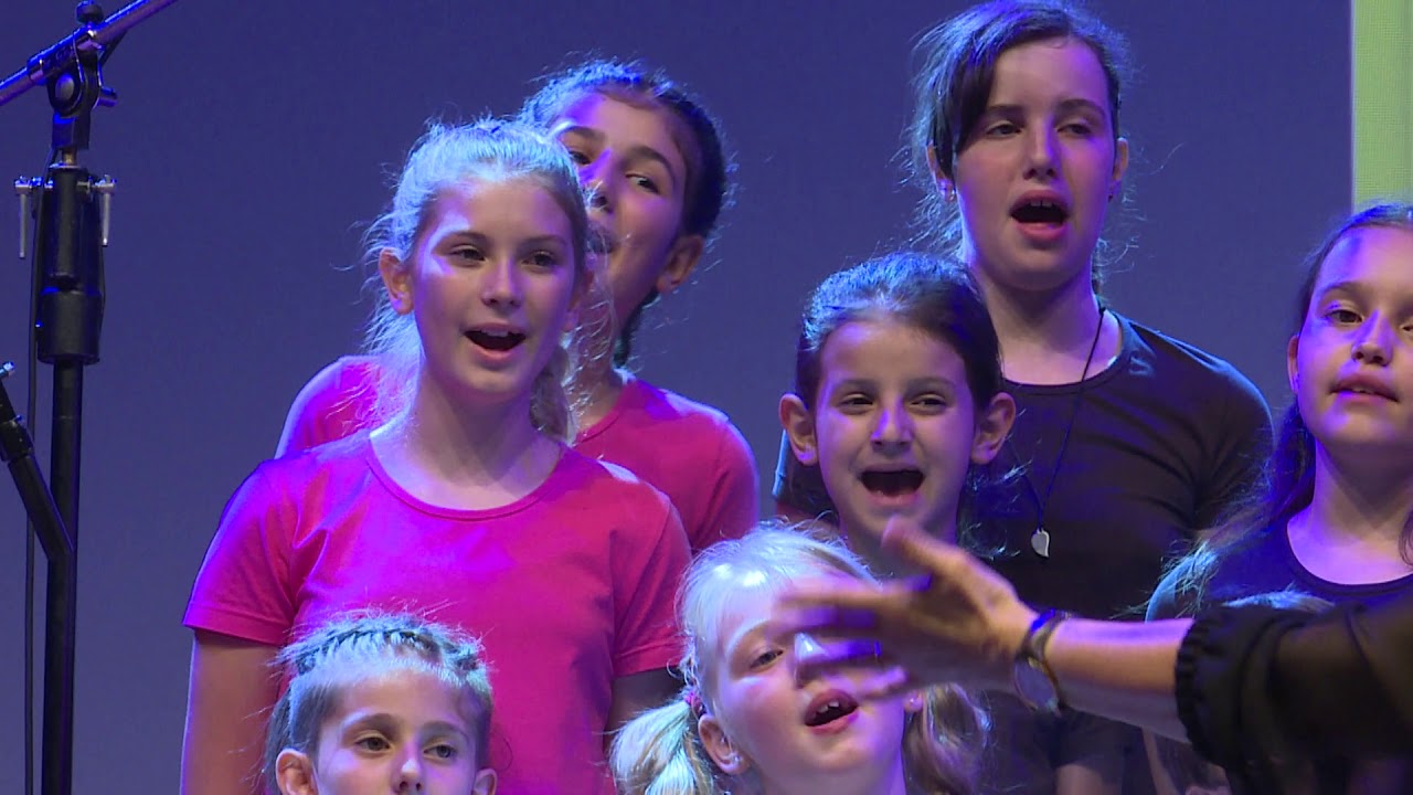 Girotondo intorno al mondo - Coro Piccole Colonne alle Feste Vigiliane