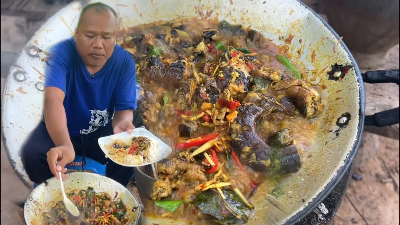 ผัดเผ็ดปลาไหลเนื้อหวานๆนุ่มๆกินแบบฮ้อนในกระทะ อยู่ท่งนาคือเก่าครับ | อิแอบแซบ