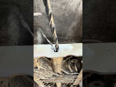 Genius mechanic knows😱😱 #usa #automobile #diy #mechanic #trending #trendingnow #trend #viral thumbnail