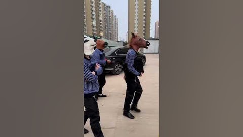男人过了20岁就不能穿的像个小孩了
