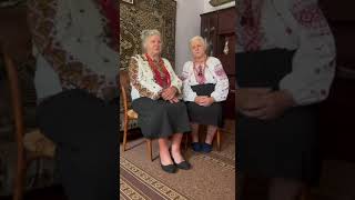Співають Марія Жураківська та Ганна Ісарик